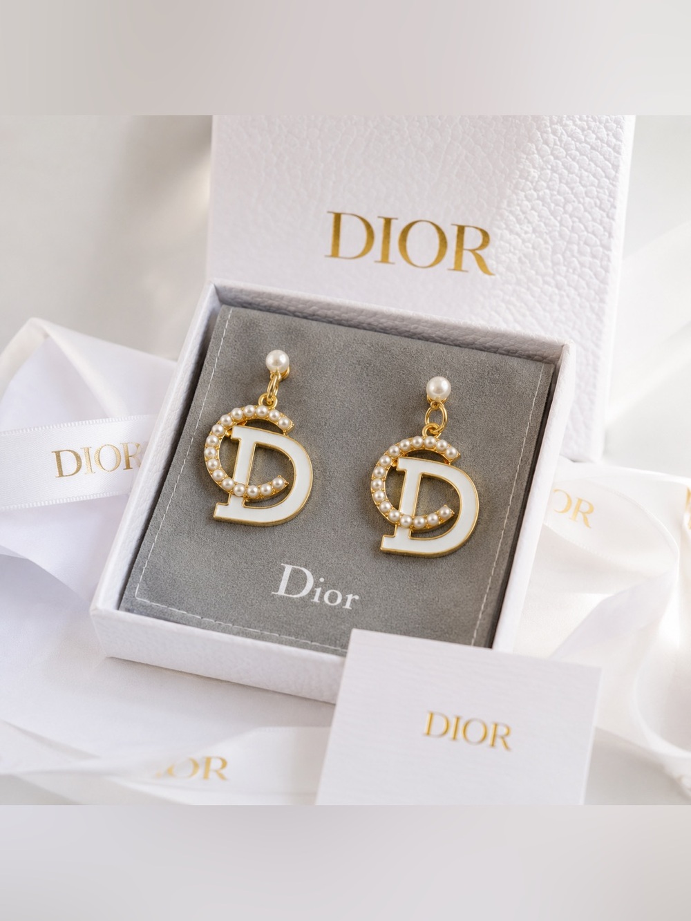 DIOR PEARL EARRINGS